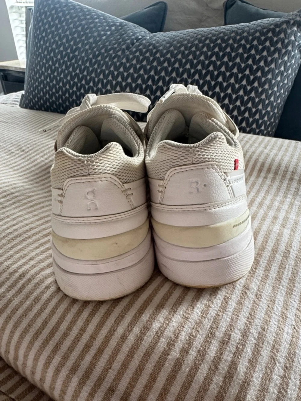 On Cloud Roger Leather Sneakers